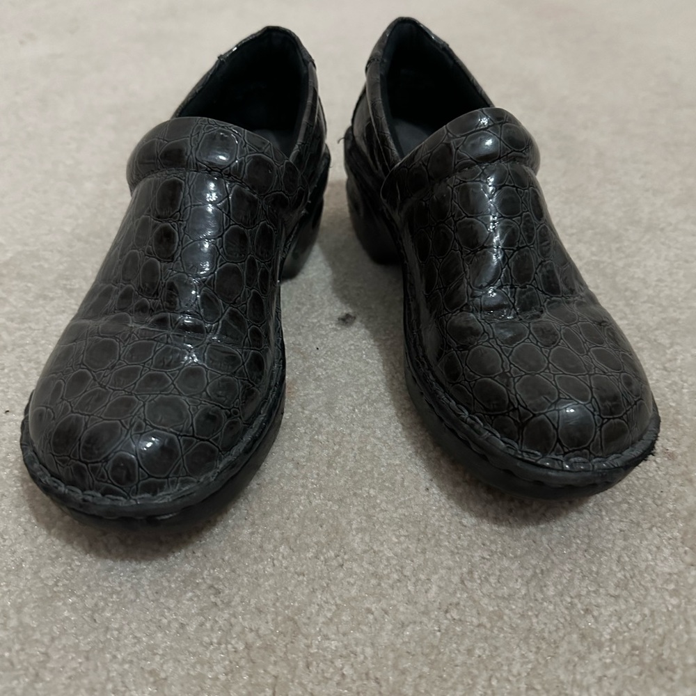 Woman’s leather print shoes
